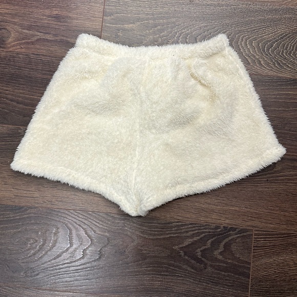 [SOLD] White Fluffy soft cloud robe and shorts for lounging - Picture 6 of 6